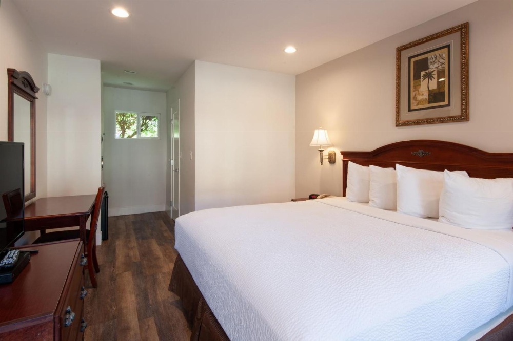 Studio City Court Yard Hotel